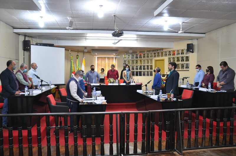 Sessão da Câmara apreciou 12 proposições e duas Moções apresentadas pelos vereadores